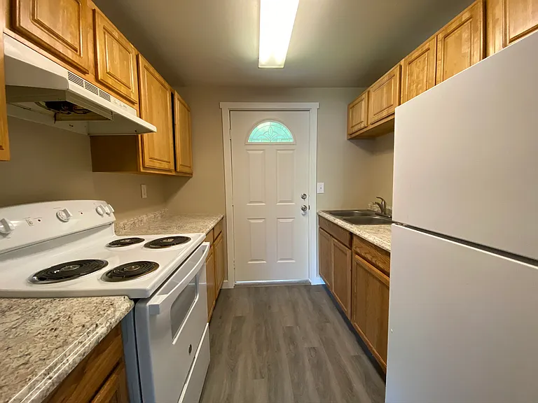 1708 Houston Ave — Photo 7