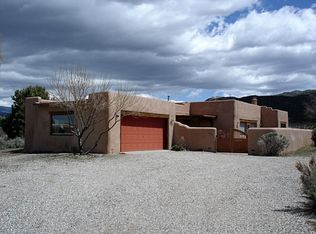 529 Este Es Rd, Taos, NM 87571