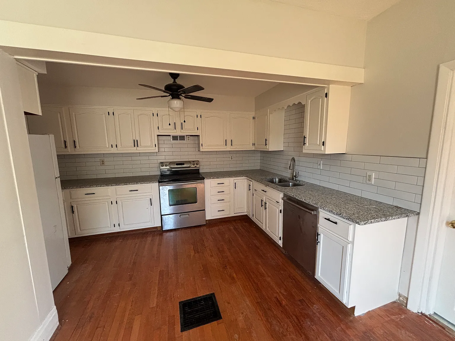 3 bed, 1.5 bath, 1000 sqft, $1,700 — Photo 4