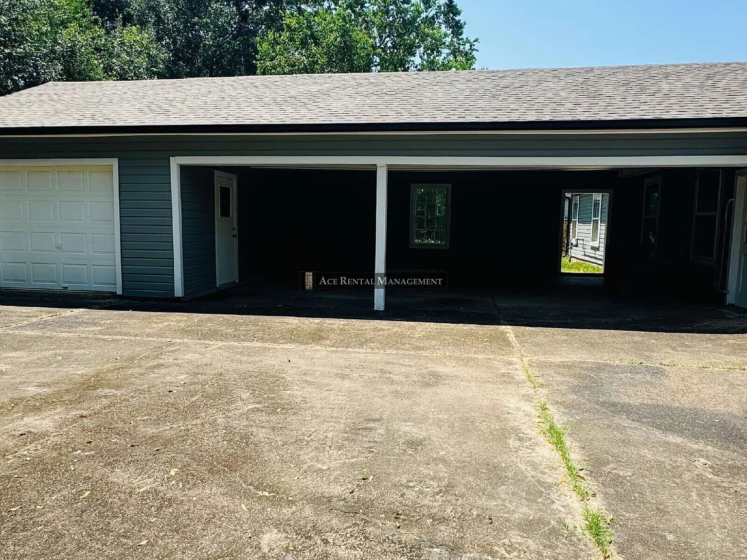Step into Mid-Century Charm located at 735 Cuchia Street in Beaumont, TX! — Photo 3