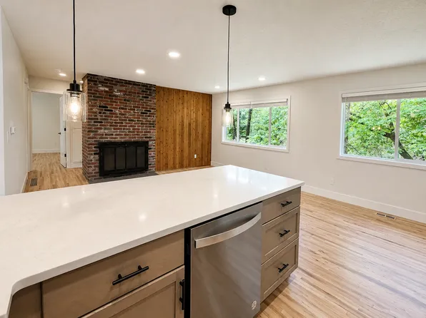 7407 SW 36th Ave, Portland, OR 97219