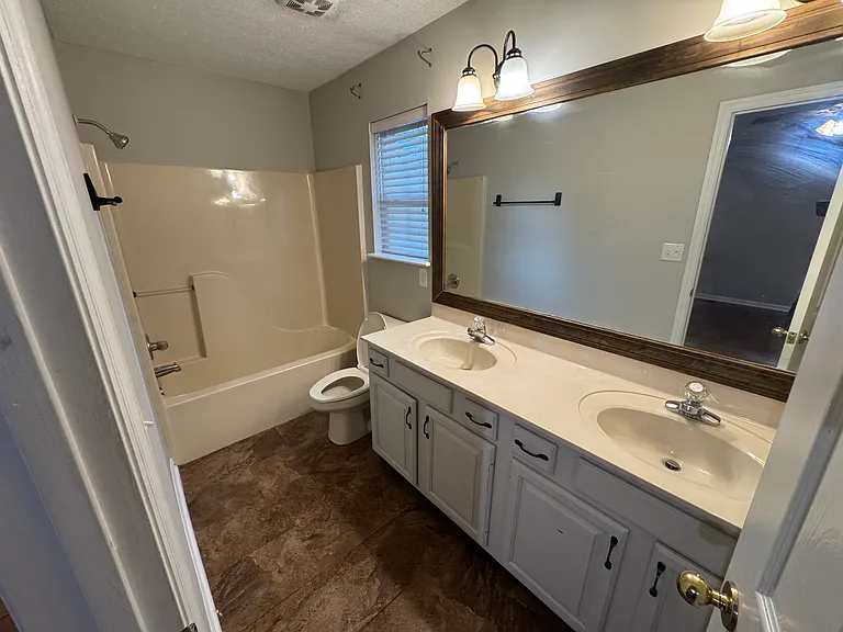 2300 Independence Ct — Photo 7