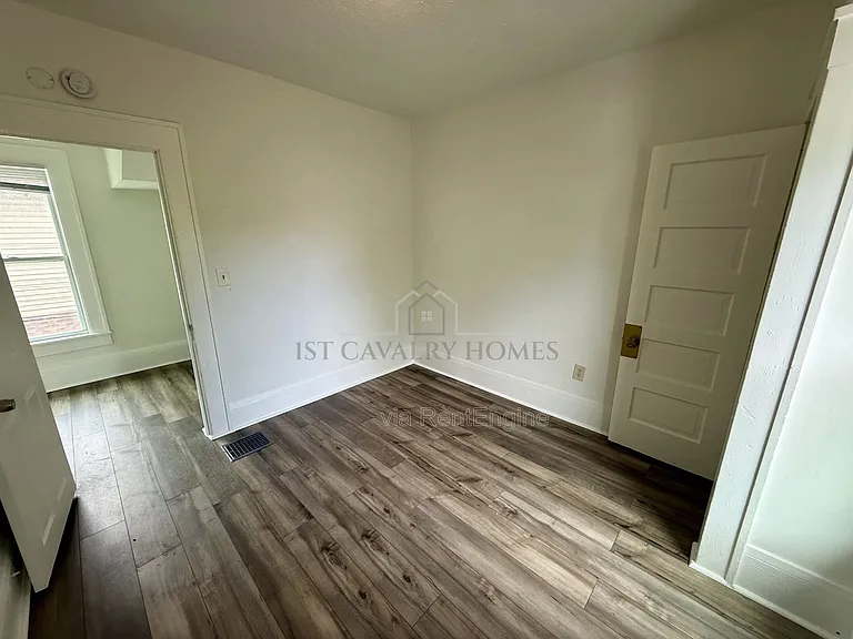 895 Beardsley St — Photo 9