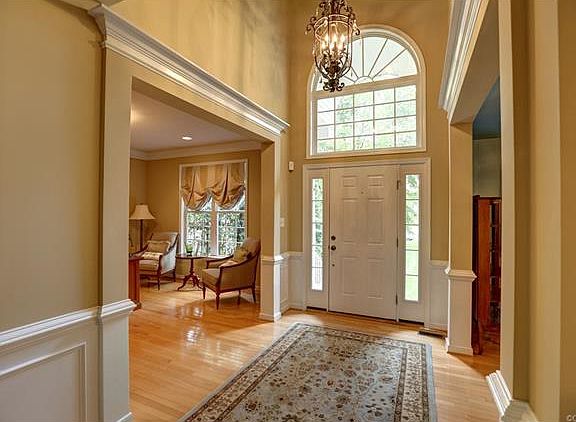 5th image of 10525 Silverthorn Ct