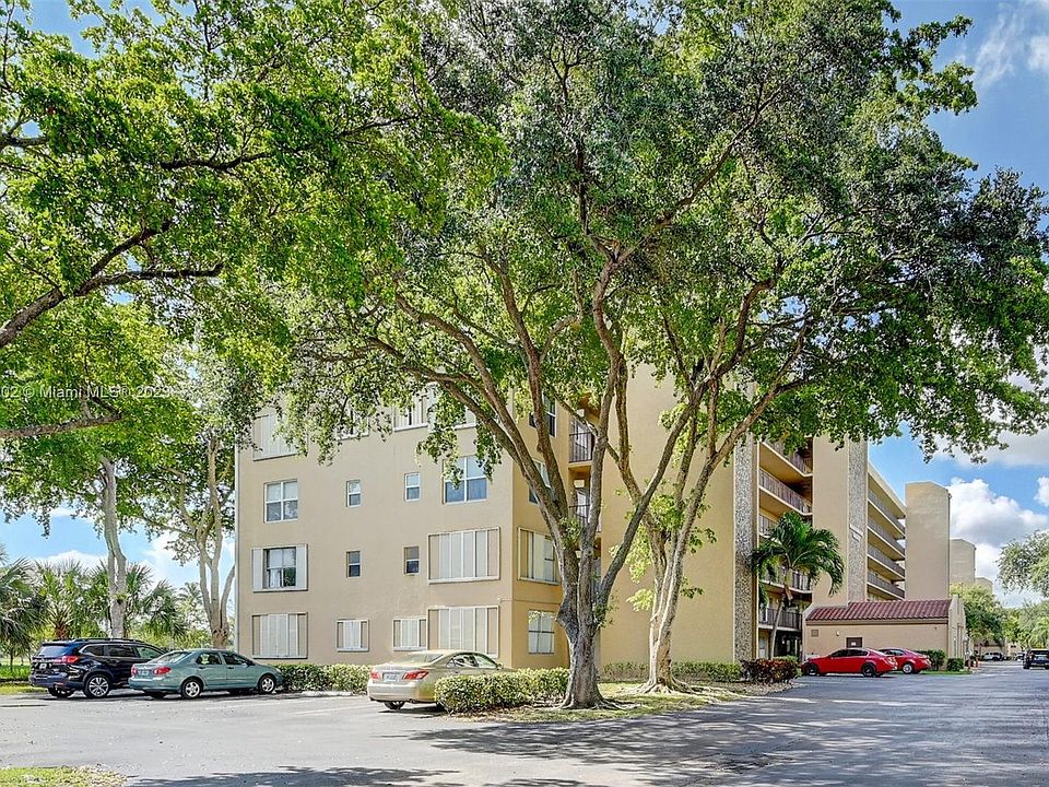 1st image of 4570 NW 18th Ave APT 707