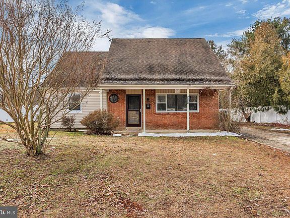 2nd image of 1054 Winslow Rd