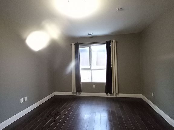 3rd image of 26 Wellington St #105