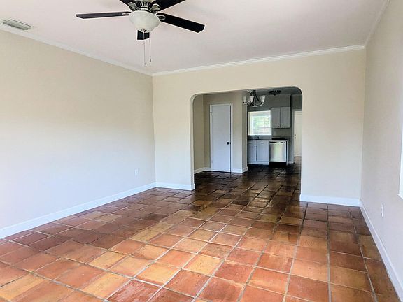 4th image of 815 N Ocean Breeze