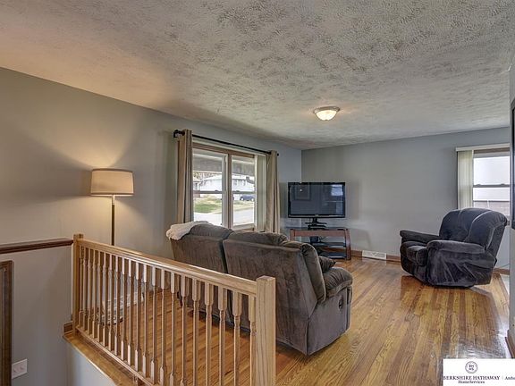 3rd image of 5829 S 91st St
