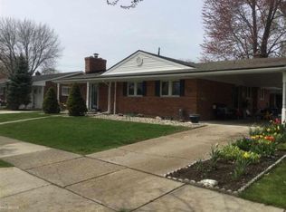 30225 Manhattan St, Saint Clair Shores, MI