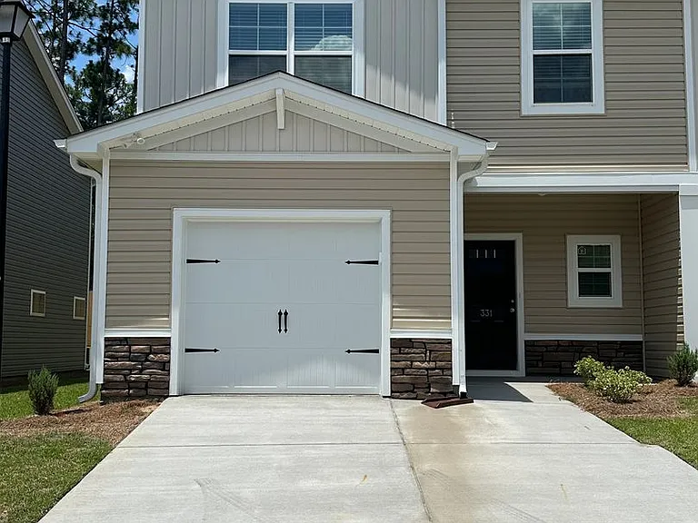 331 S Lake Ct — Photo 1
