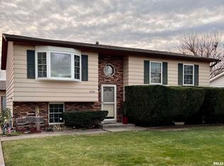 6342 Hillandale Rd, Davenport, IA 52806
