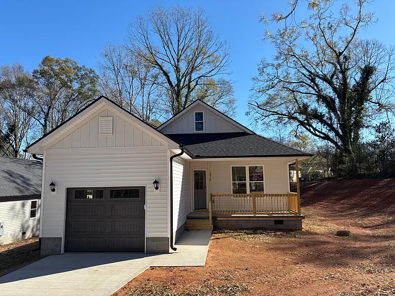 213 Carswell Dr — Photo 3