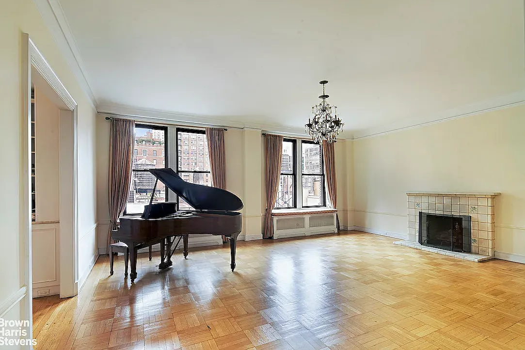 993 Park Ave photo 1