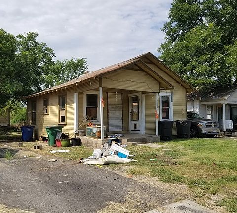 2nd image of 1018 Delaware St