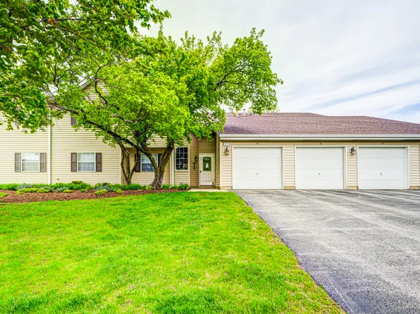 99 Gant Cir APT C, Streamwood, IL 60107