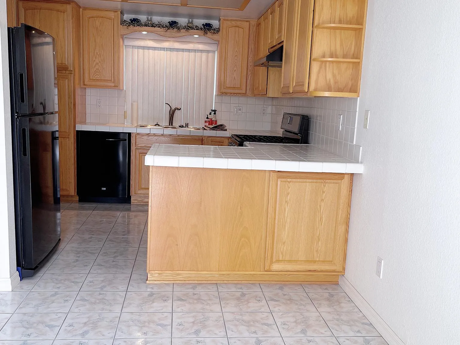 3 bed, 1570 sqft, $3,000 — Photo 2
