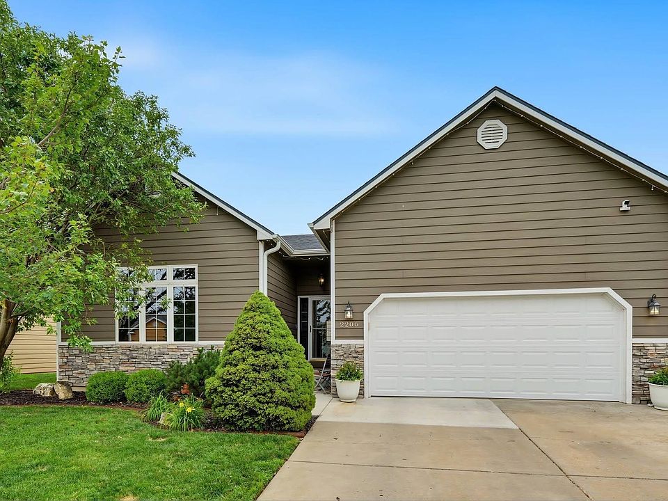 1st image of 2206 Pheasant Ln