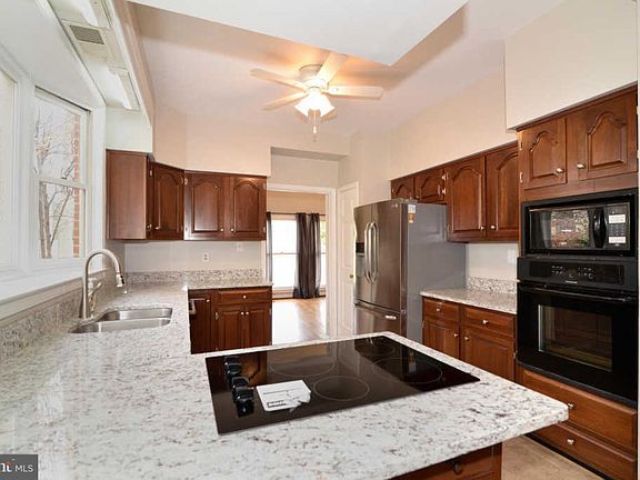 5th image of 10200 Aspen Willow Dr