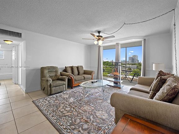 3rd image of 1830 Dixieanna St #501