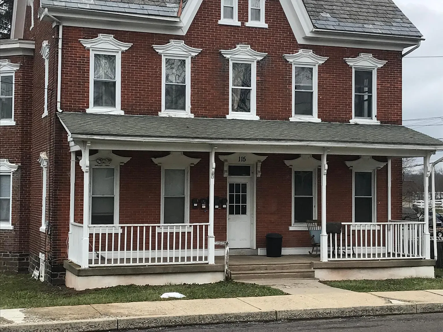 2 bed, 850 sqft, $1,325 — Photo 1