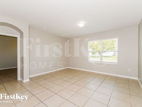 3rd image of 631 SE 2nd Ter