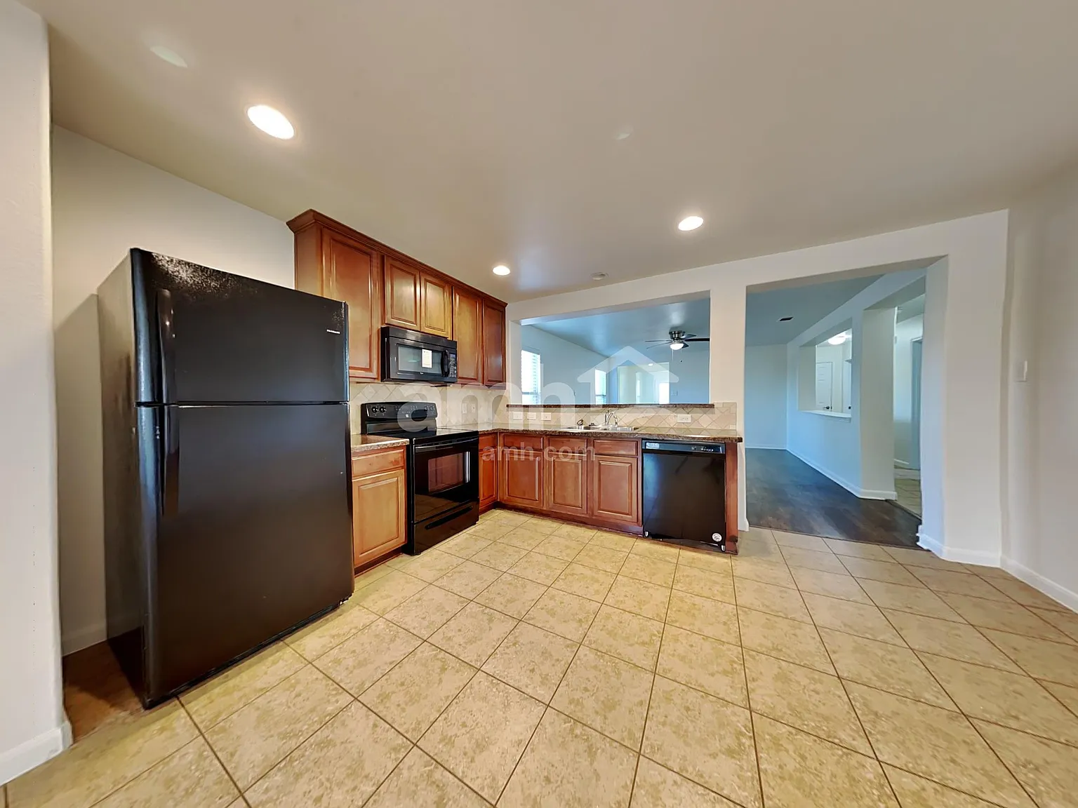 3 bed, 2.0 bath, 1776 sqft, $2,195 — Photo 4