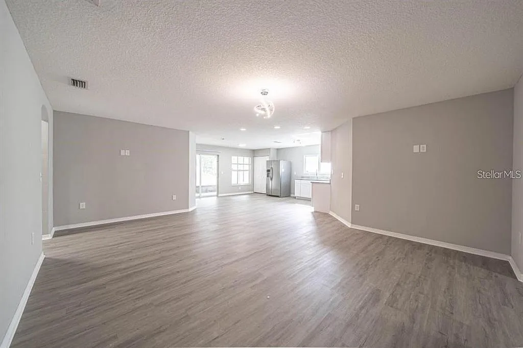 4 bed, 2.0 bath, 1606 sqft, $2,500 — Photo 4