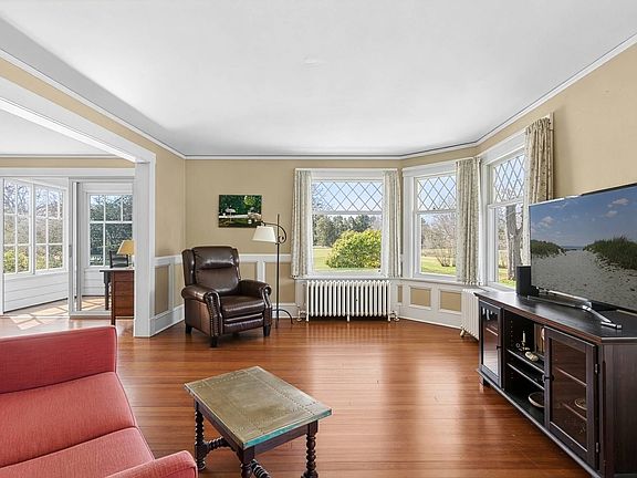 3rd image of 360 Hill St