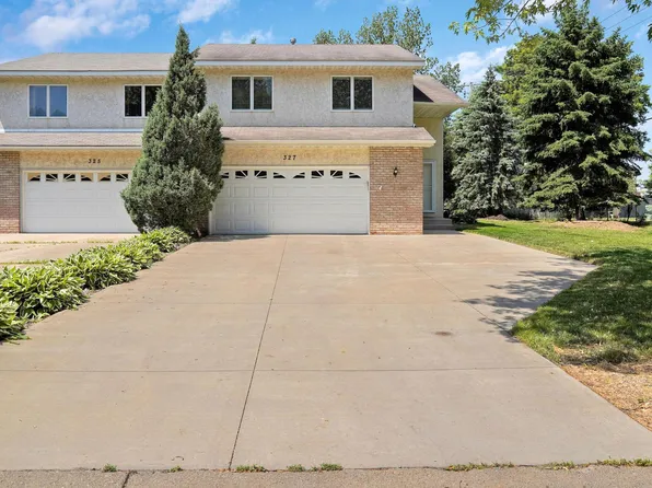 327 Berkshire Ln N, Plymouth, MN 55441
