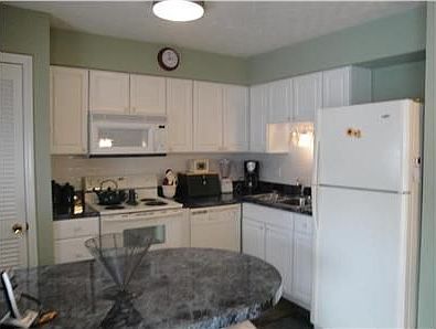 4th image of 636 Pamlico St
