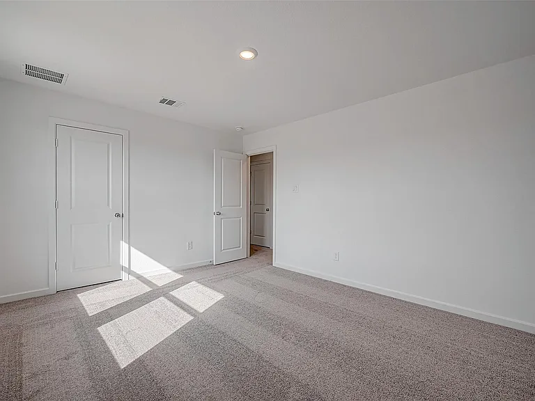 1127 Sugar Dr — Photo 35