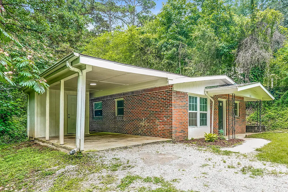3 bed, 1.0 bath, 1000 sqft, $1,160 — Photo 3