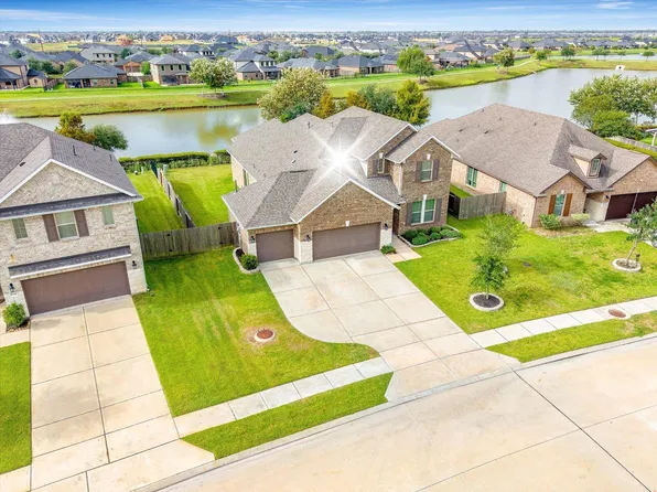 9034 Japonica Dr, Rosenberg, TX 77469