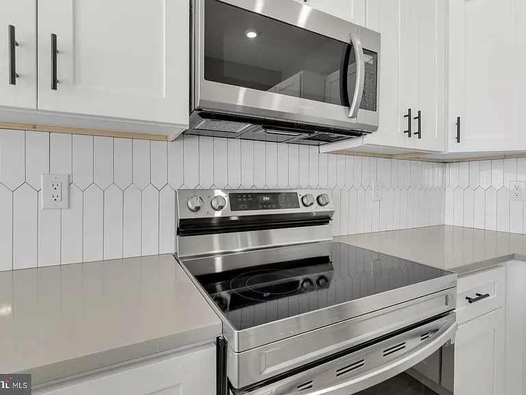 919 N 15th St #3 — Photo 5
