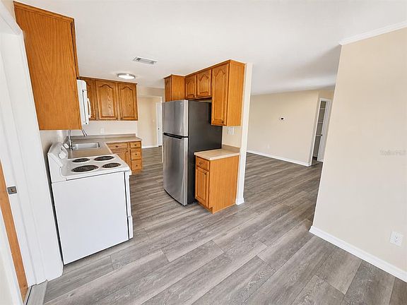 4th image of 204 Morningside Dr