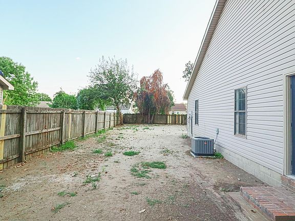 5th image of 124 Jennifer St