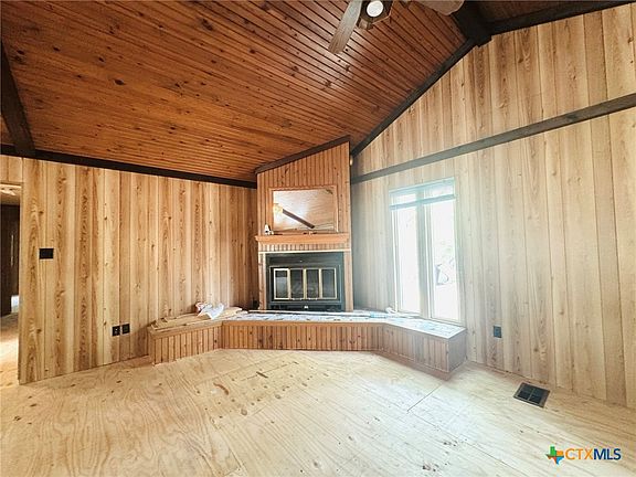 3rd image of 823 Mountain Rd