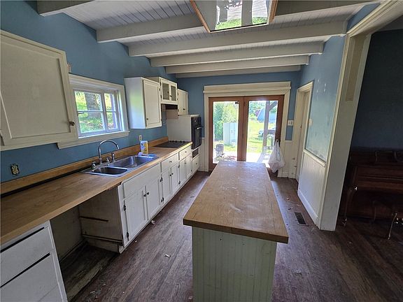 2nd image of 76 Rainey Rd