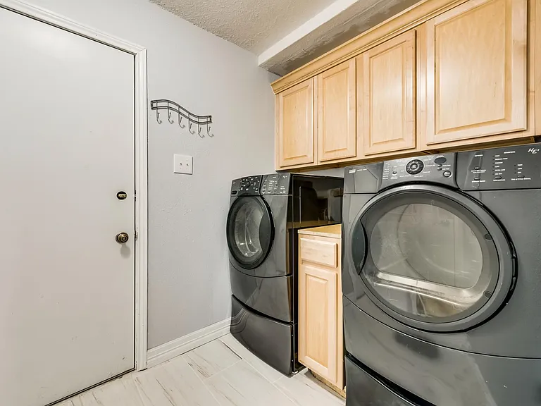 4601 Hazel St — Photo 18
