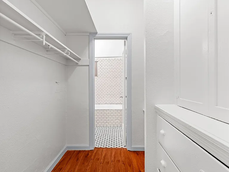 1115 E Broadway — Photo 20