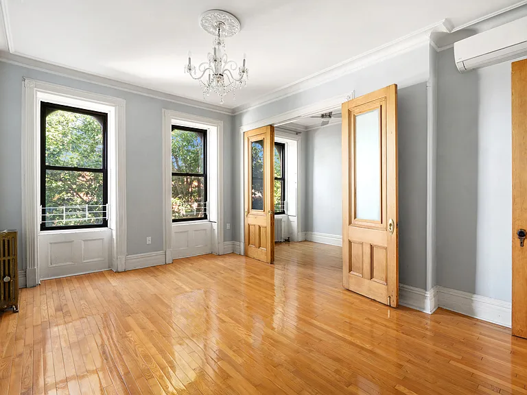 361 6th Ave #4 — Photo 3