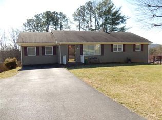 65 Lakeview Dr, Rocky Mount, VA 24151