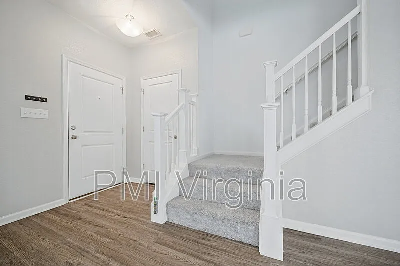 4 bed, 2.5 bath, 2250 sqft, $2,995 — Photo 4