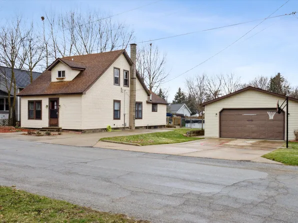 323 Stowell St NW, Comstock Park, MI 49321