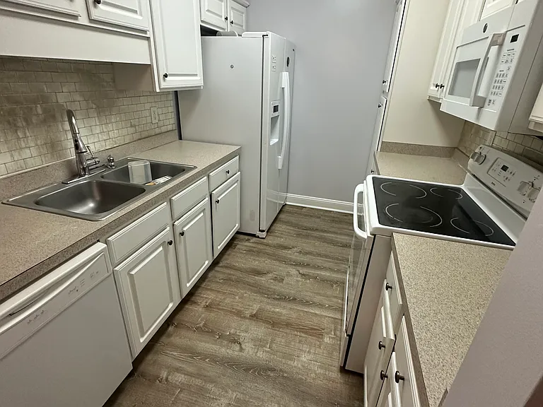 119 Fountain Pointe Ln #103 — Photo 14