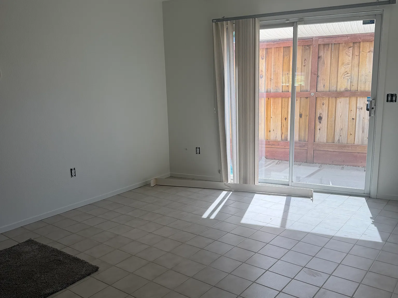 2 bed, 1200 sqft, $2,000 — Photo 3