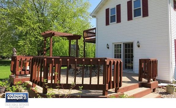 Large Deck to Enjoy!