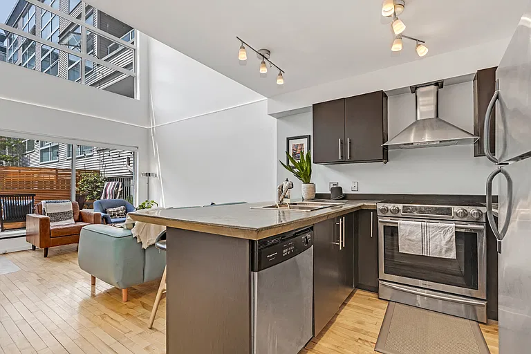 1 bed, 1.0 bath, 861 sqft, $3,200 — Photo 3