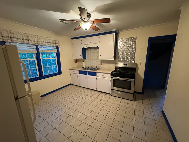 13 Charles St #1 — Photo 4